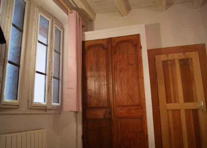 아파트 Old Town Flat